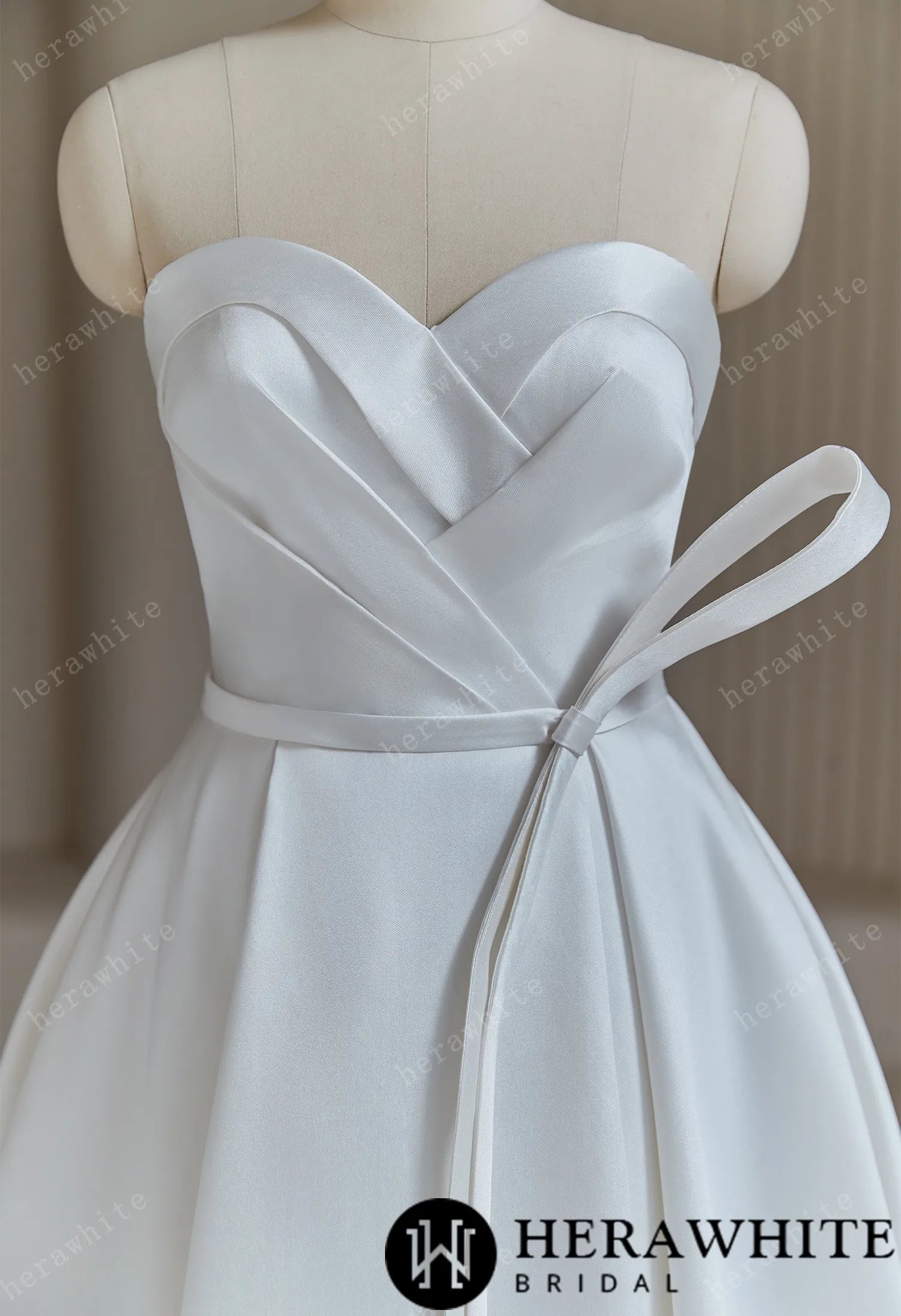 Ball Gown Wedding Dress Wth Pleated Bodice And Detachable Bow