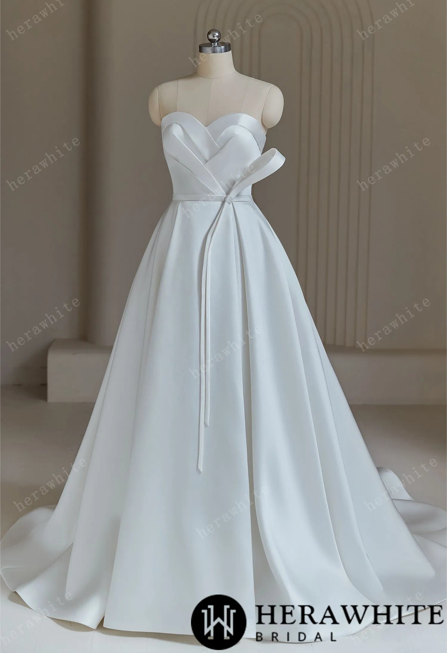 Ball Gown Wedding Dress Wth Pleated Bodice And Detachable Bow