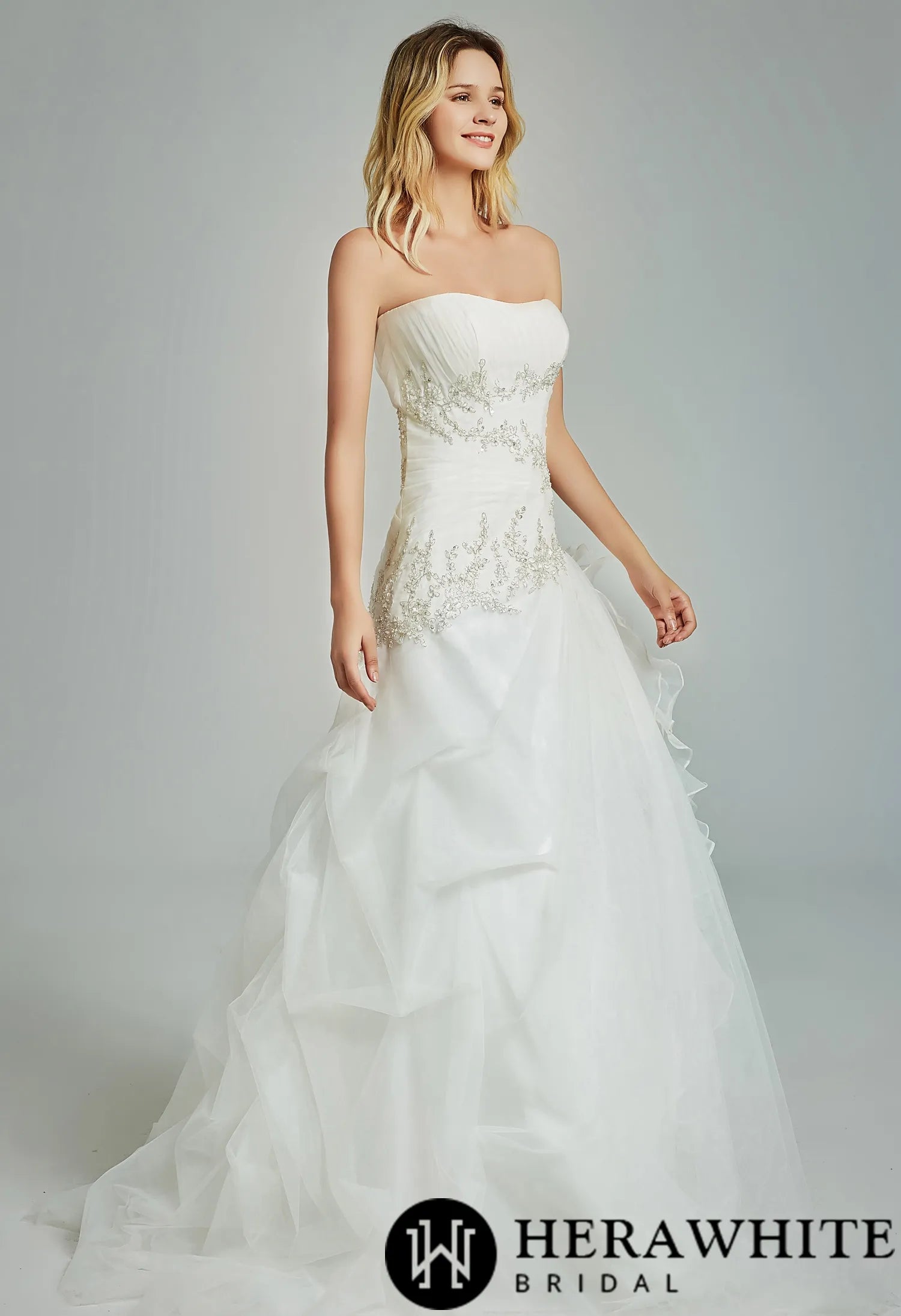 Strapless Pleating Wedding Dress With Ruffled Skirt