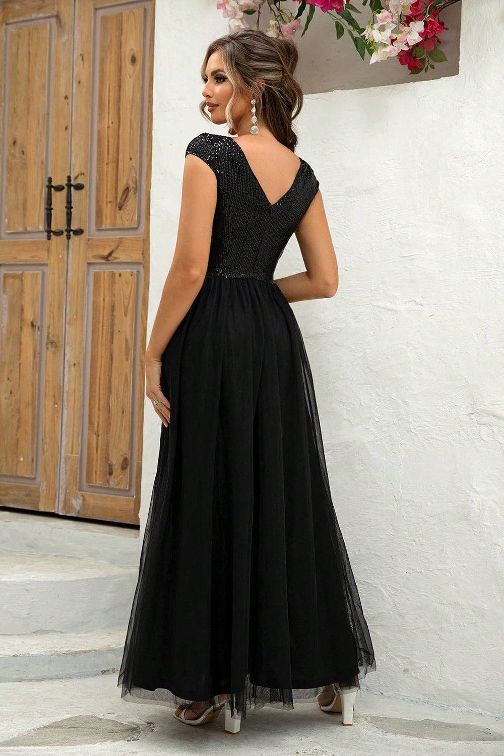 Sequin V-Neck Mesh Maxi Dress: Black / L