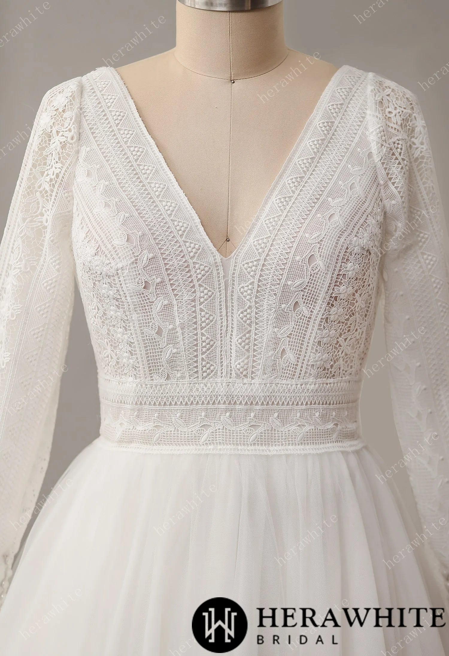 Graphlc Lace Boho Wedding Dress with Long Sleeve and V-Back