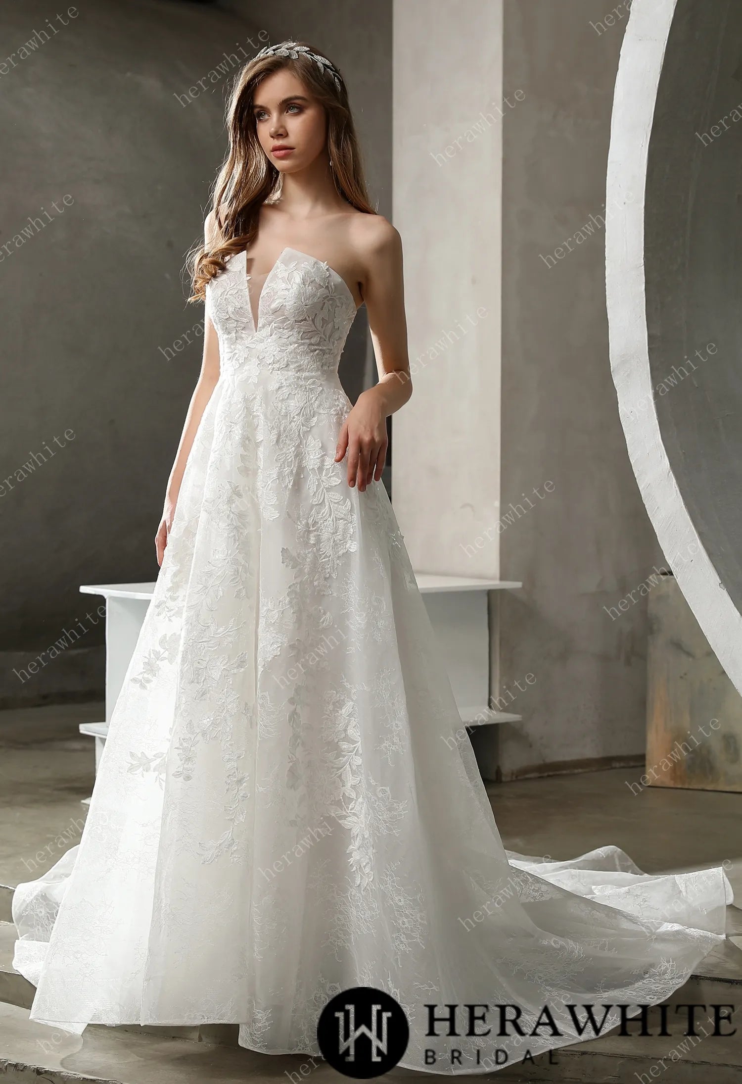 Romantic A-line Bridal Gown with Detachable Puff Sleeves