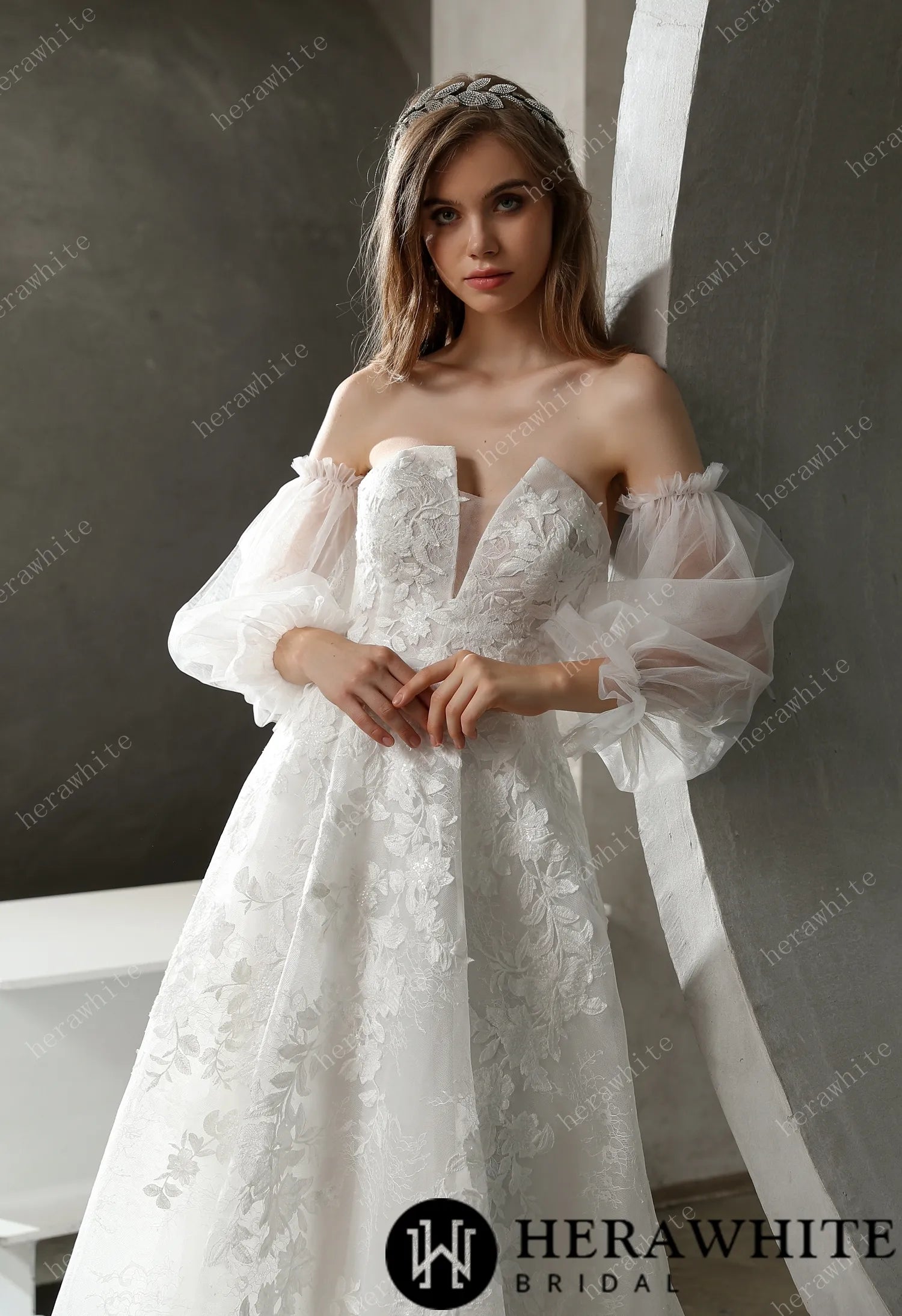 Romantic A-line Bridal Gown with Detachable Puff Sleeves