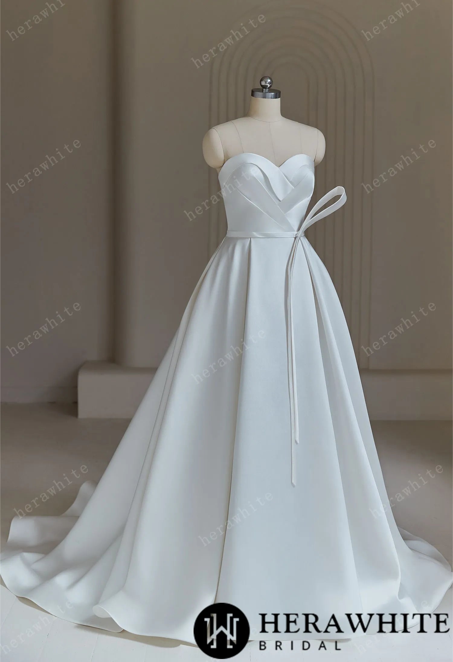 Ball Gown Wedding Dress Wth Pleated Bodice And Detachable Bow