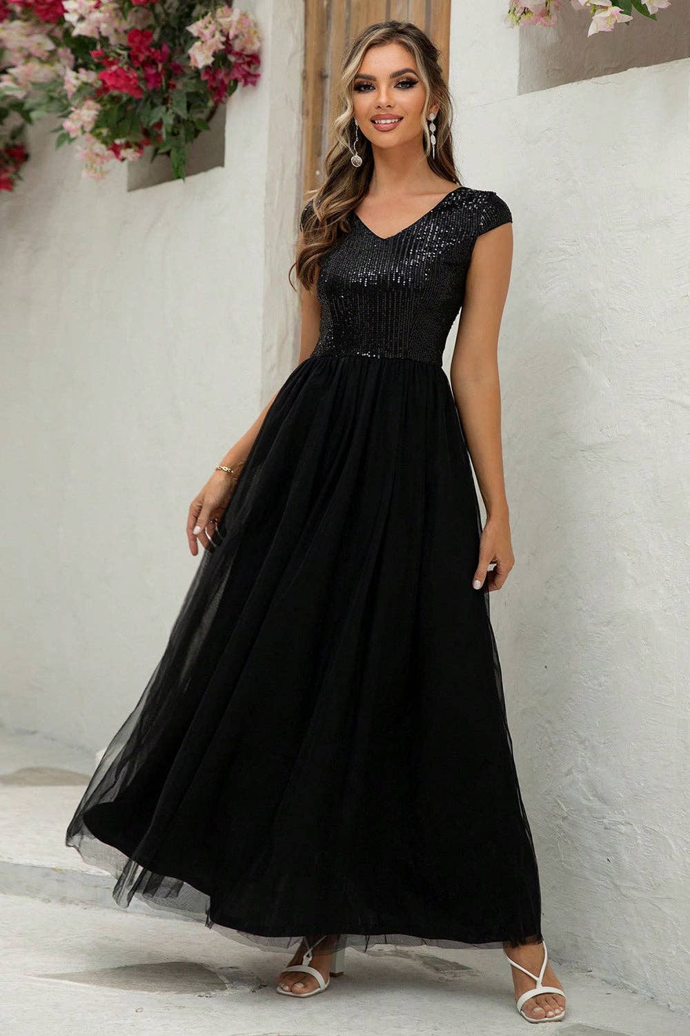 Sequin V-Neck Mesh Maxi Dress: Black / L