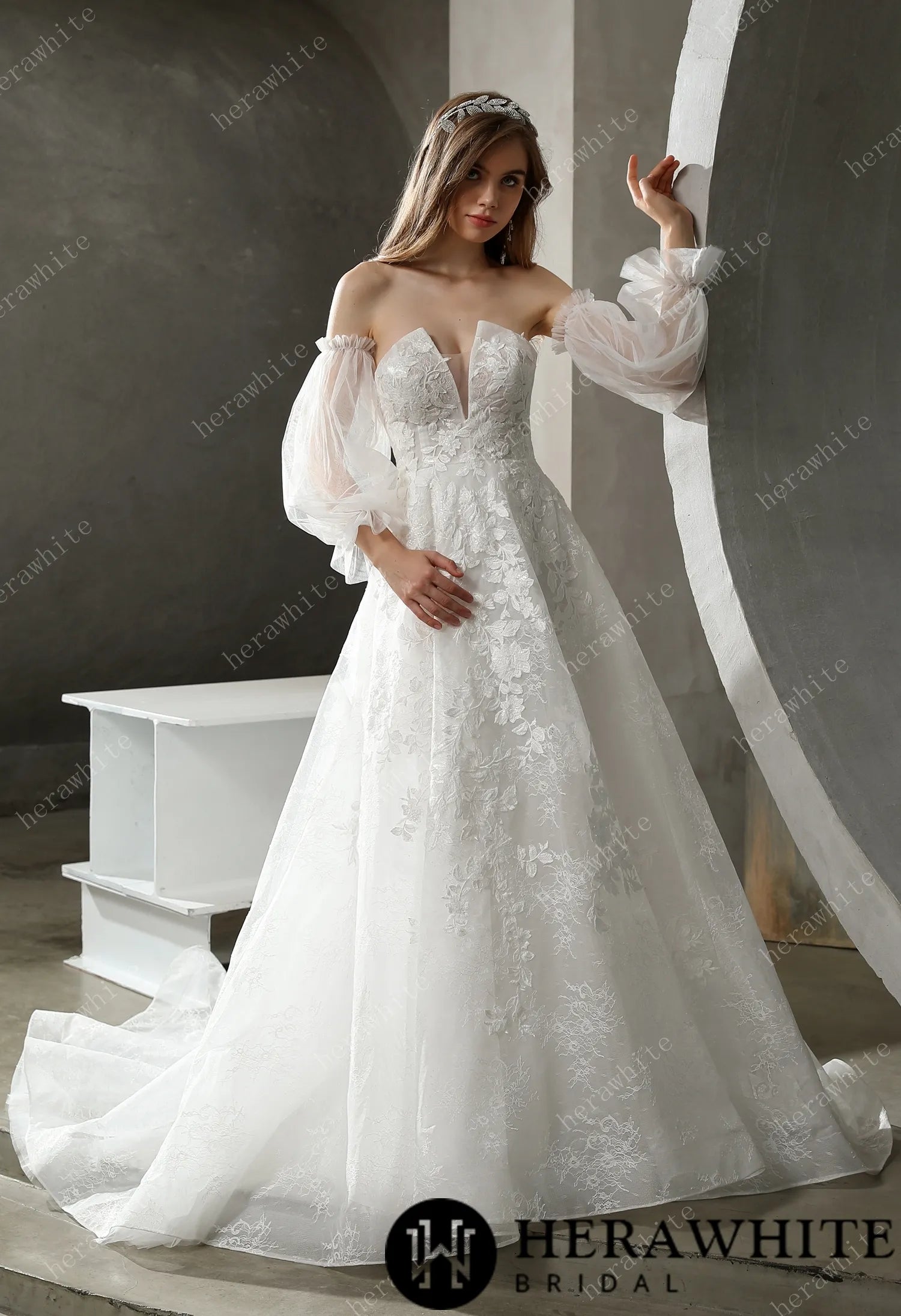 Romantic A-line Bridal Gown with Detachable Puff Sleeves