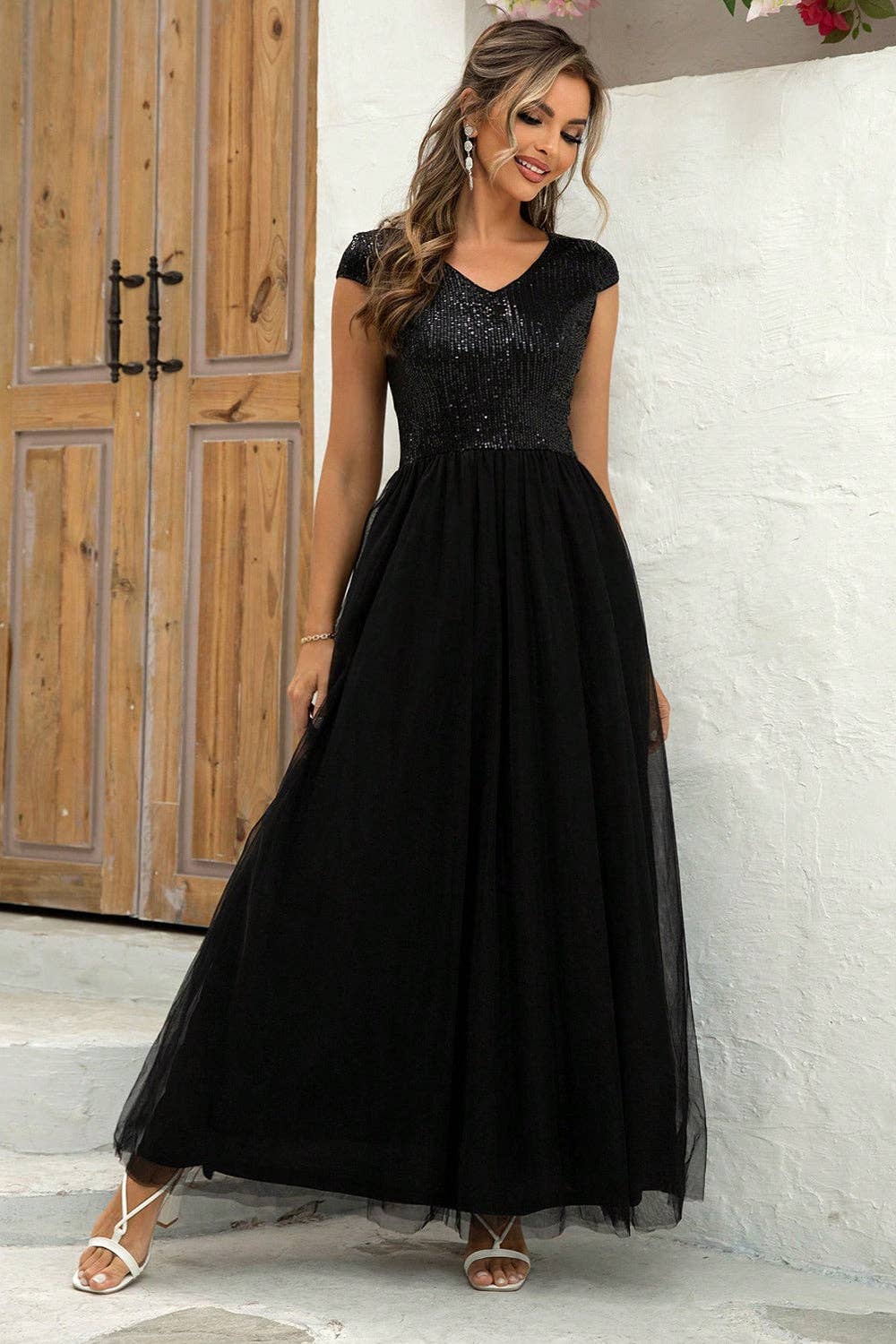 Sequin V-Neck Mesh Maxi Dress: Black / L