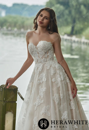 Diamond Appliques Sleeveless And Sweetheart Wedding Dress