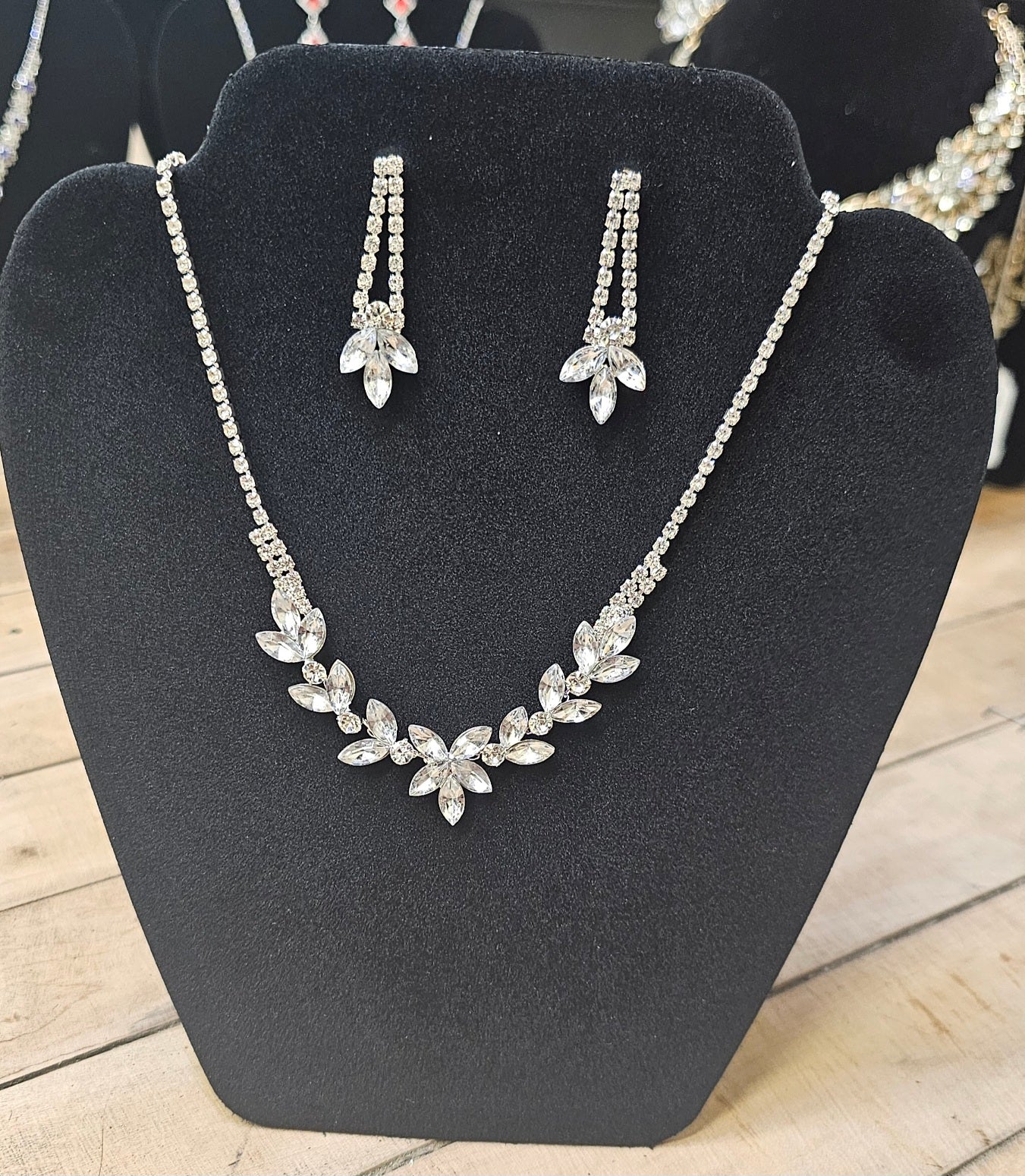 Formal jewelry (1)