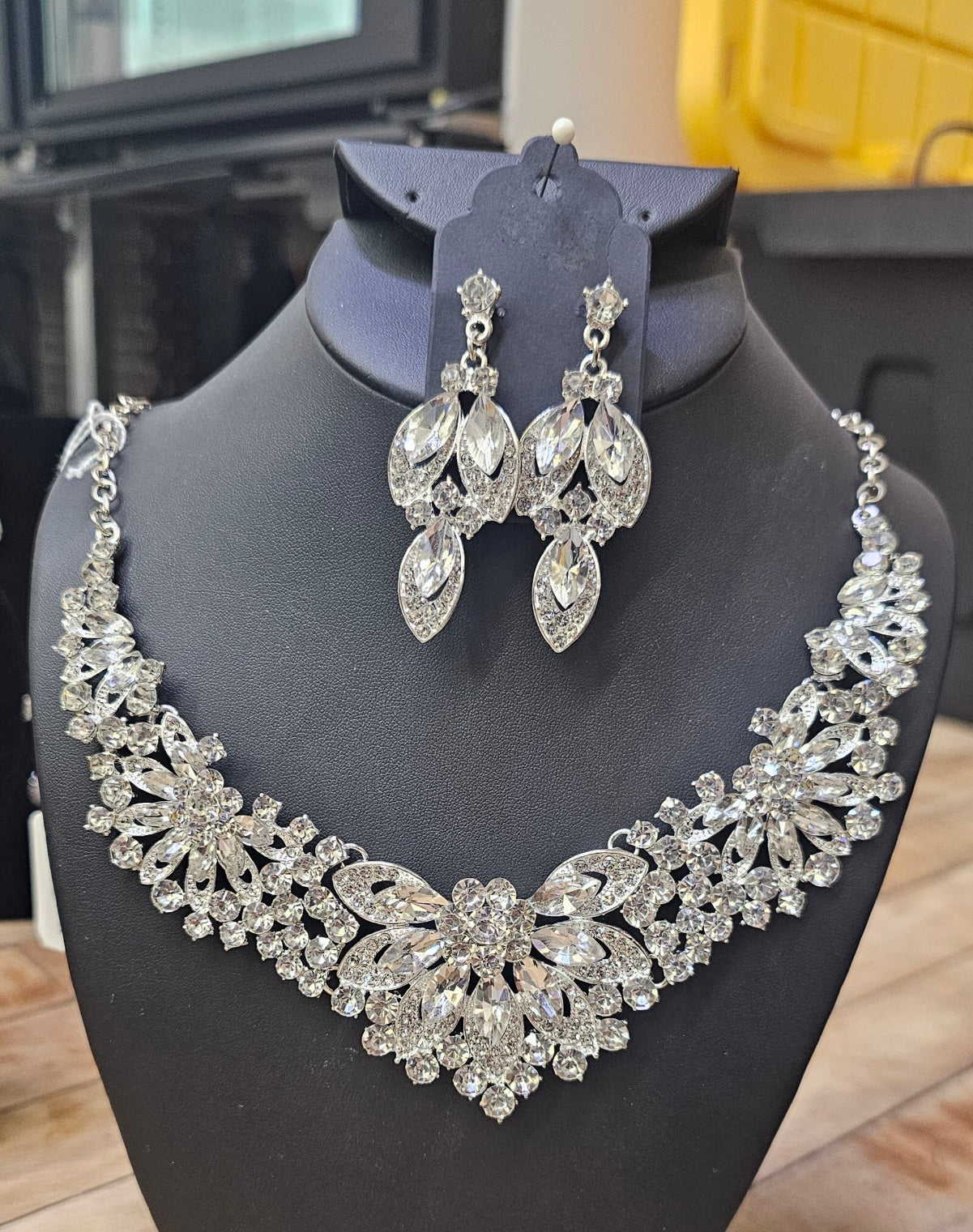 Formal jewelry (1)