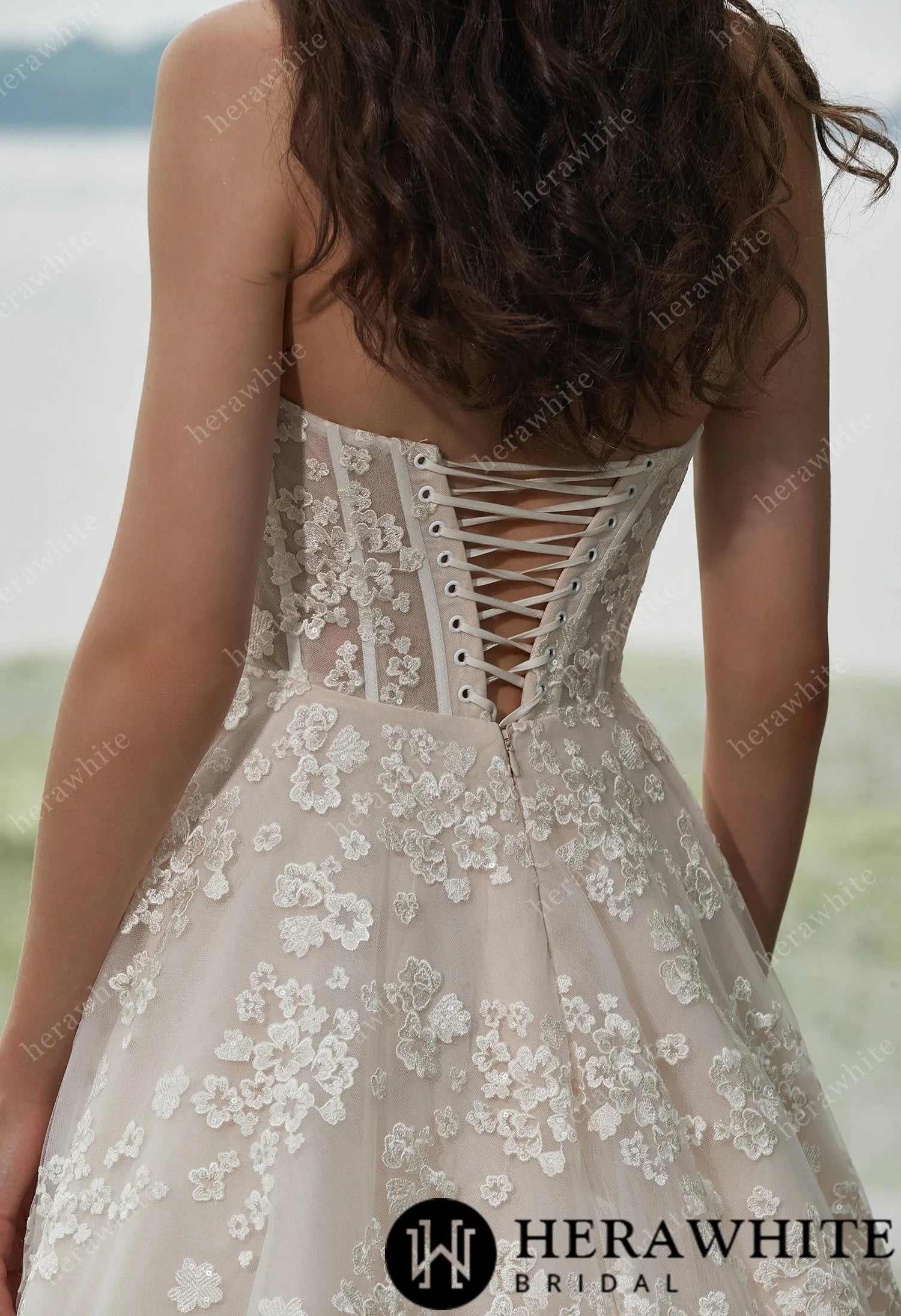 Lace Appliques Sleeveless And Fasion Corset Wedding Dress