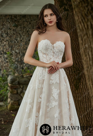 Diamond Appliques Sleeveless And Sweetheart Wedding Dress