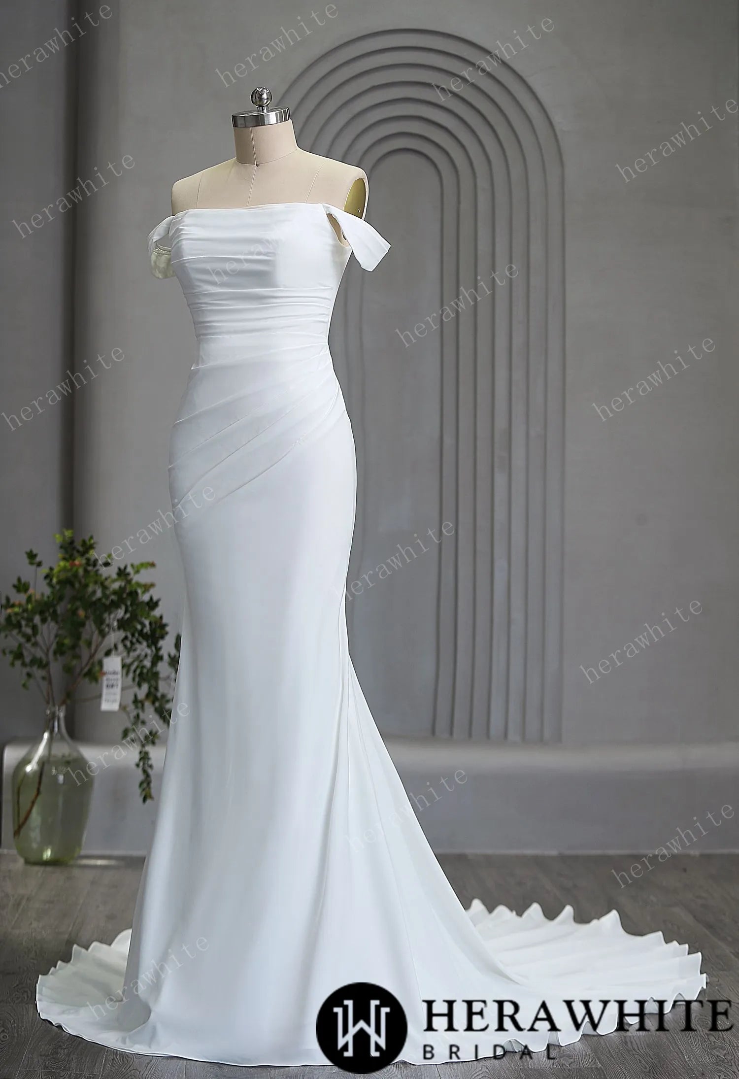 Classic Crepe Wedding Dress With Off-the-shoulder Straps