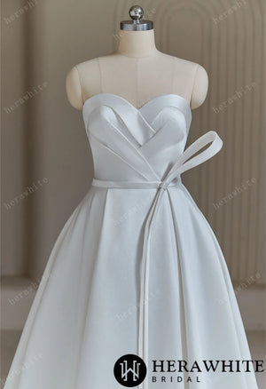 Ball Gown Wedding Dress Wth Pleated Bodice And Detachable Bow
