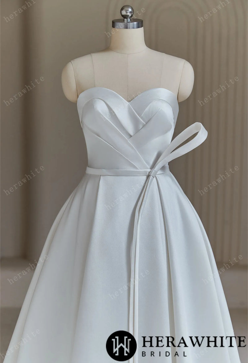 Ball Gown Wedding Dress Wth Pleated Bodice And Detachable Bow