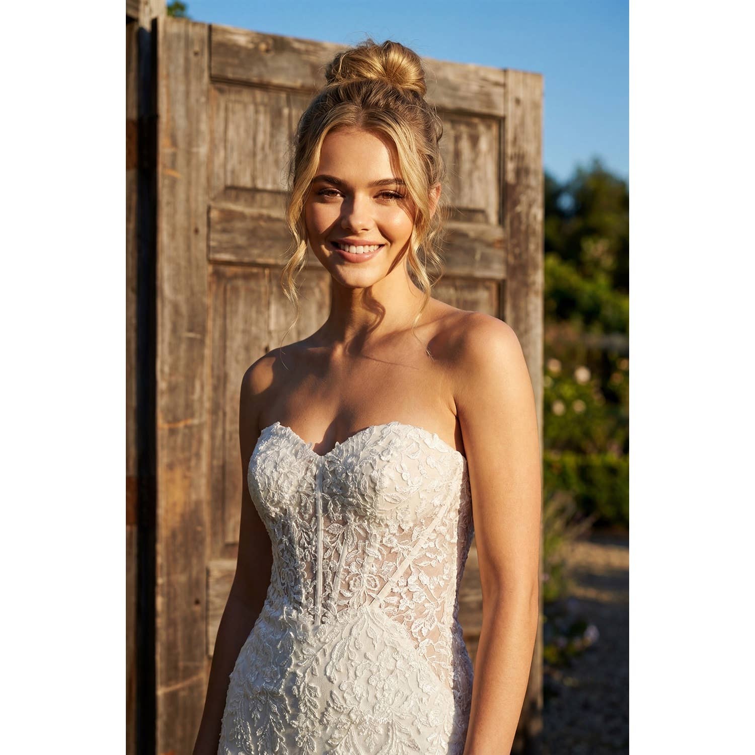 STRAPLESS LACE MERMAID GOWN WITH FLARED HEM