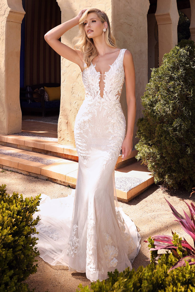 FITTED LACE MERMAID WEDDING GOWN