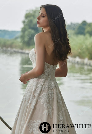 Diamond Appliques Sleeveless And Sweetheart Wedding Dress