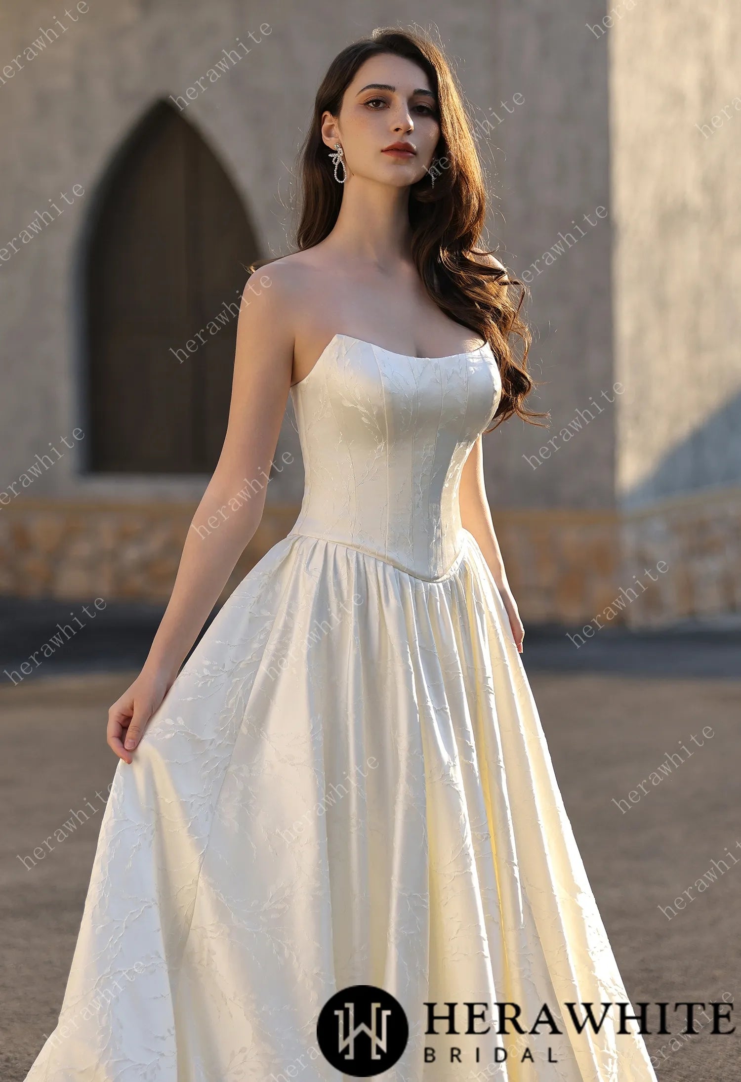 Jacquard Satin Wedding  Ball Gown Dresses With Dramatic Train HW3816B