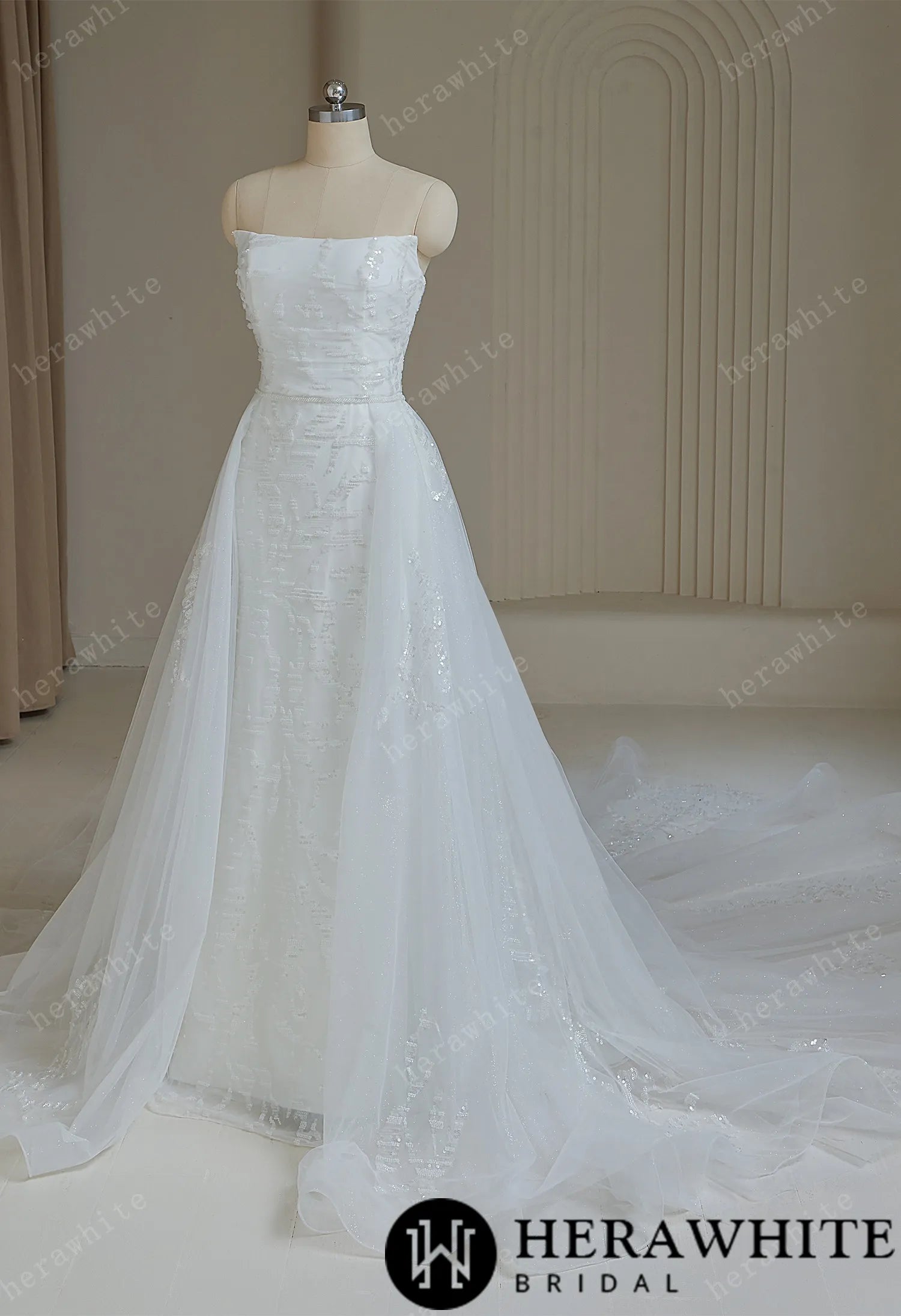 Elegant Sequined Wedding Dress With Detachable Train