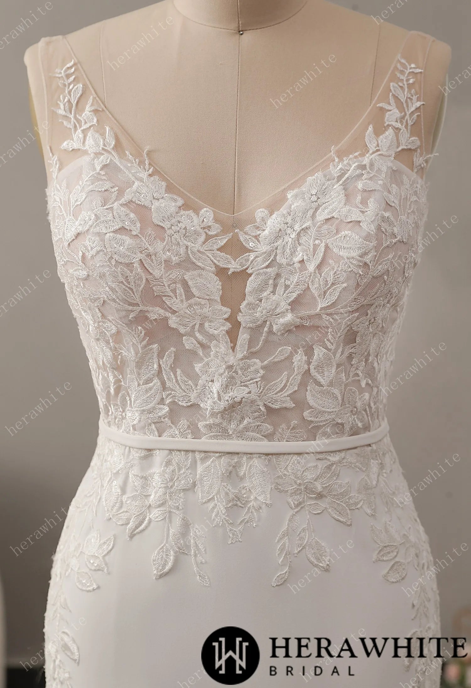 Romantic Lace Sheath Wedding Dress with Low Back
