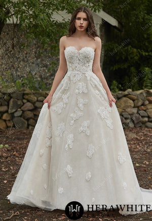 Diamond Appliques Sleeveless And Sweetheart Wedding Dress