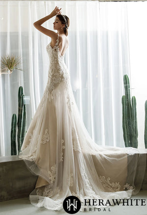 Vintage Lace Fit and Flare Court Train Wedding Dress HW2530