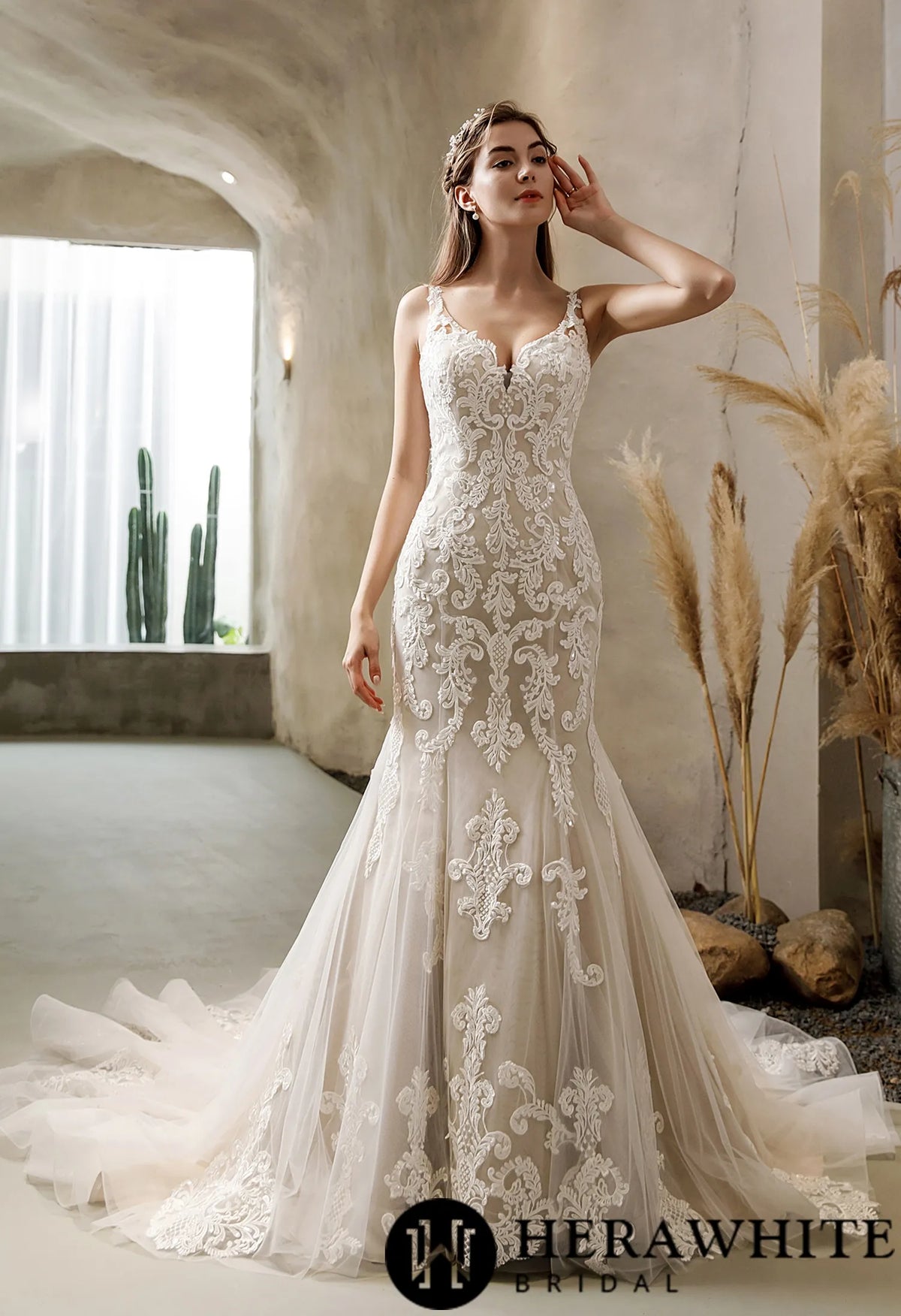 Vintage Lace Fit and Flare Court Train Wedding Dress HW2530