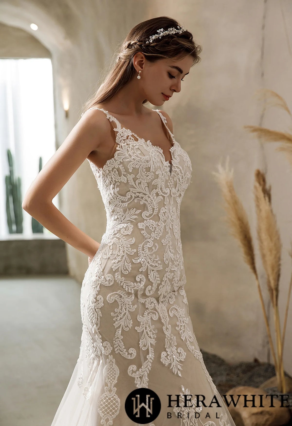 Vintage Lace Fit and Flare Court Train Wedding Dress HW2530