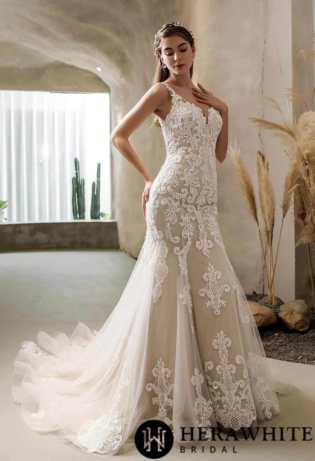 Vintage Lace Fit and Flare Court Train Wedding Dress HW2530