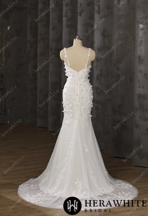 Elegant Wedding Dress with Intricate Floral Embellishments HW3488