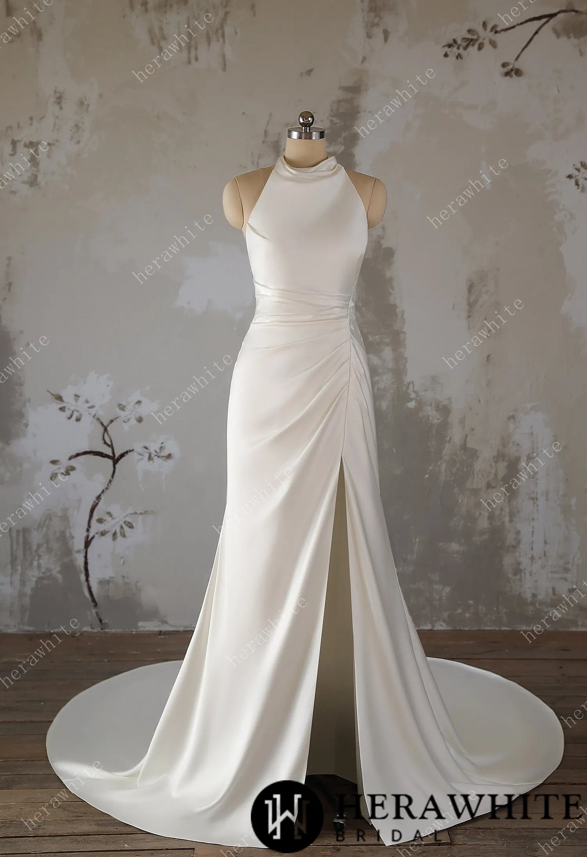 Timeless Elegance: High-Neck Wedding Dress with Dramatic Train HW3495