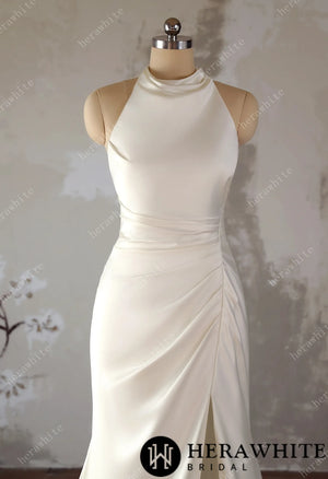 Timeless Elegance: High-Neck Wedding Dress with Dramatic Train HW3495