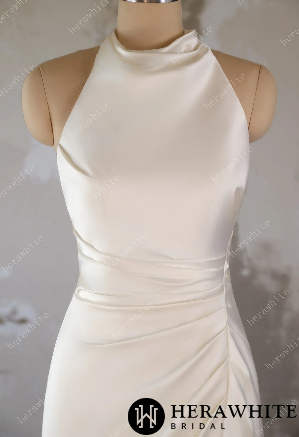Timeless Elegance: High-Neck Wedding Dress with Dramatic Train HW3495