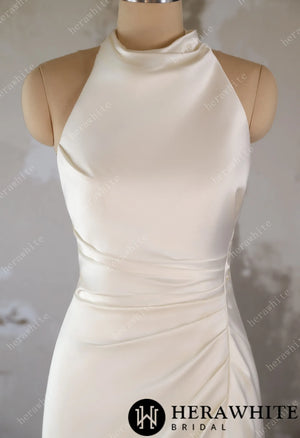 Timeless Elegance: High-Neck Wedding Dress with Dramatic Train HW3495