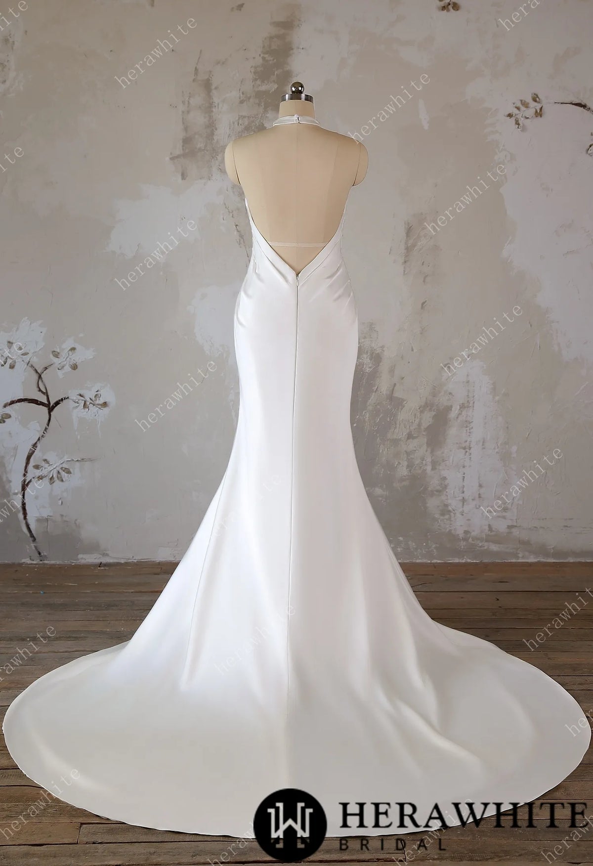 Timeless Elegance: High-Neck Wedding Dress with Dramatic Train HW3495
