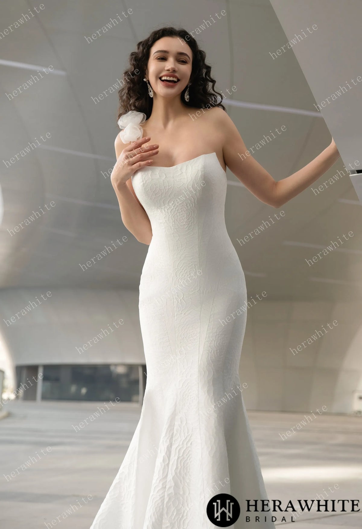 Exquisite Mermaid Wedding Gown With Chic Detachable Bow HW3600