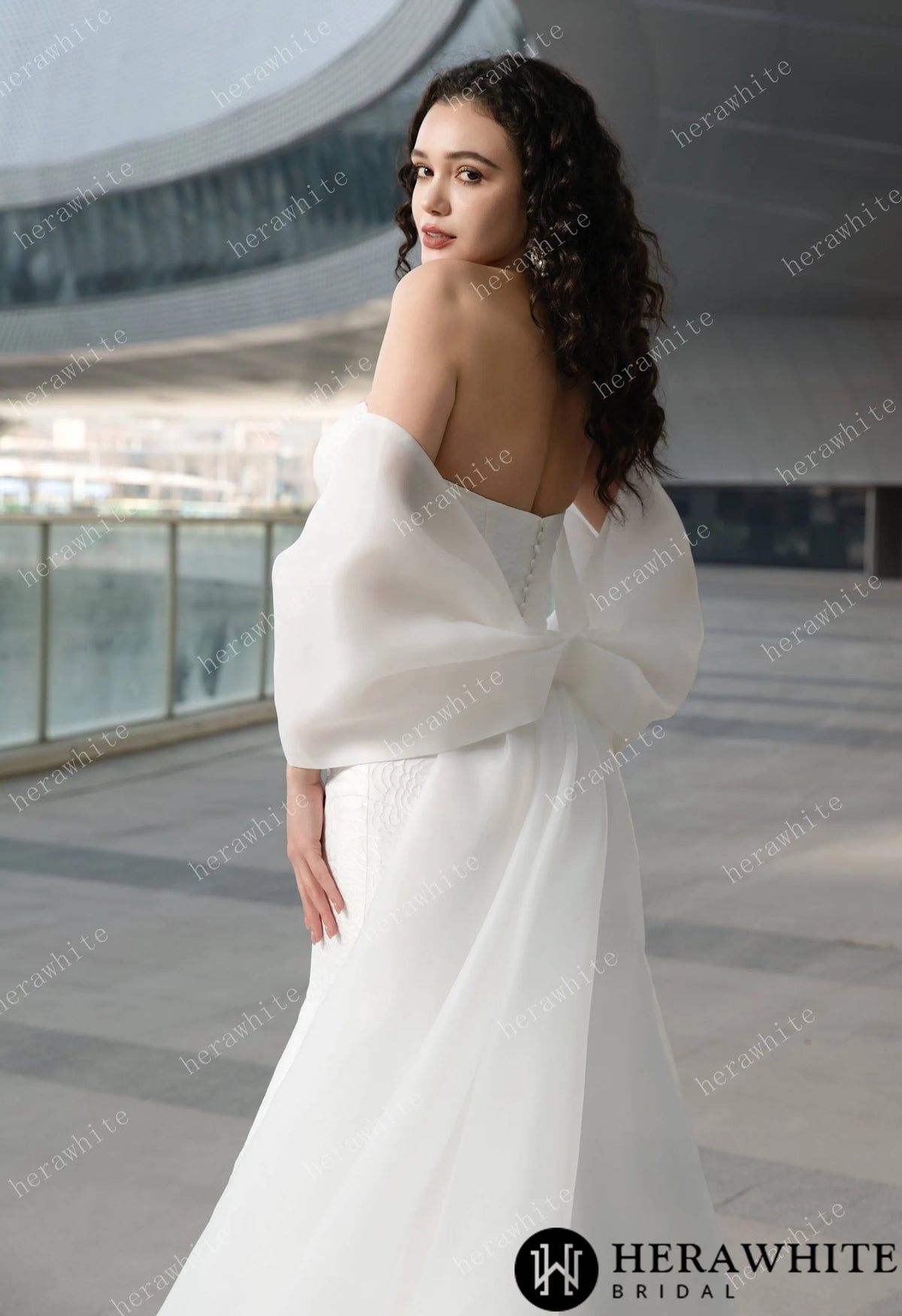 Exquisite Mermaid Wedding Gown With Chic Detachable Bow HW3600