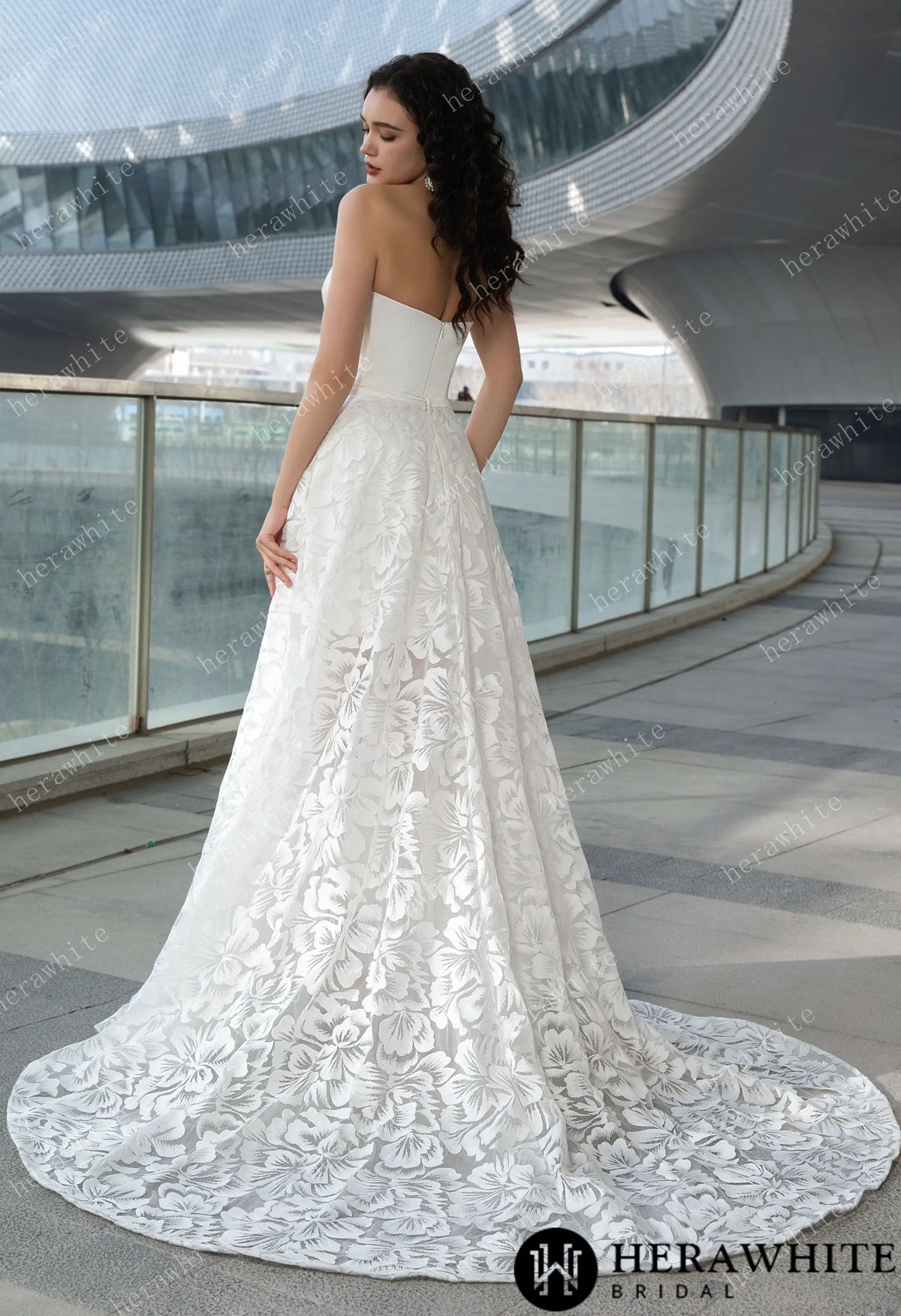 Convertible Two-Piece Wedding Dress: Detachable Overskirt with Sweetheart Short Skirts HW3606