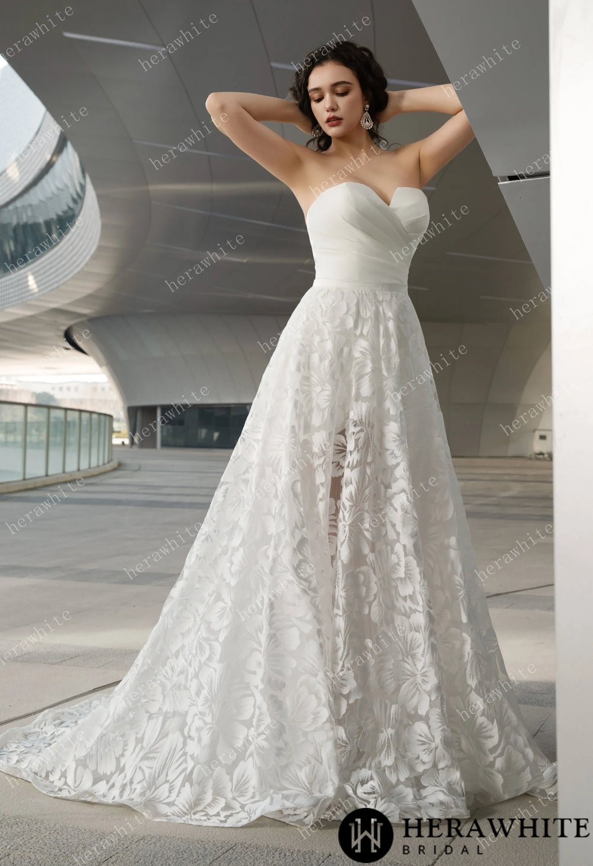 Convertible Two-Piece Wedding Dress: Detachable Overskirt with Sweetheart Short Skirts HW3606