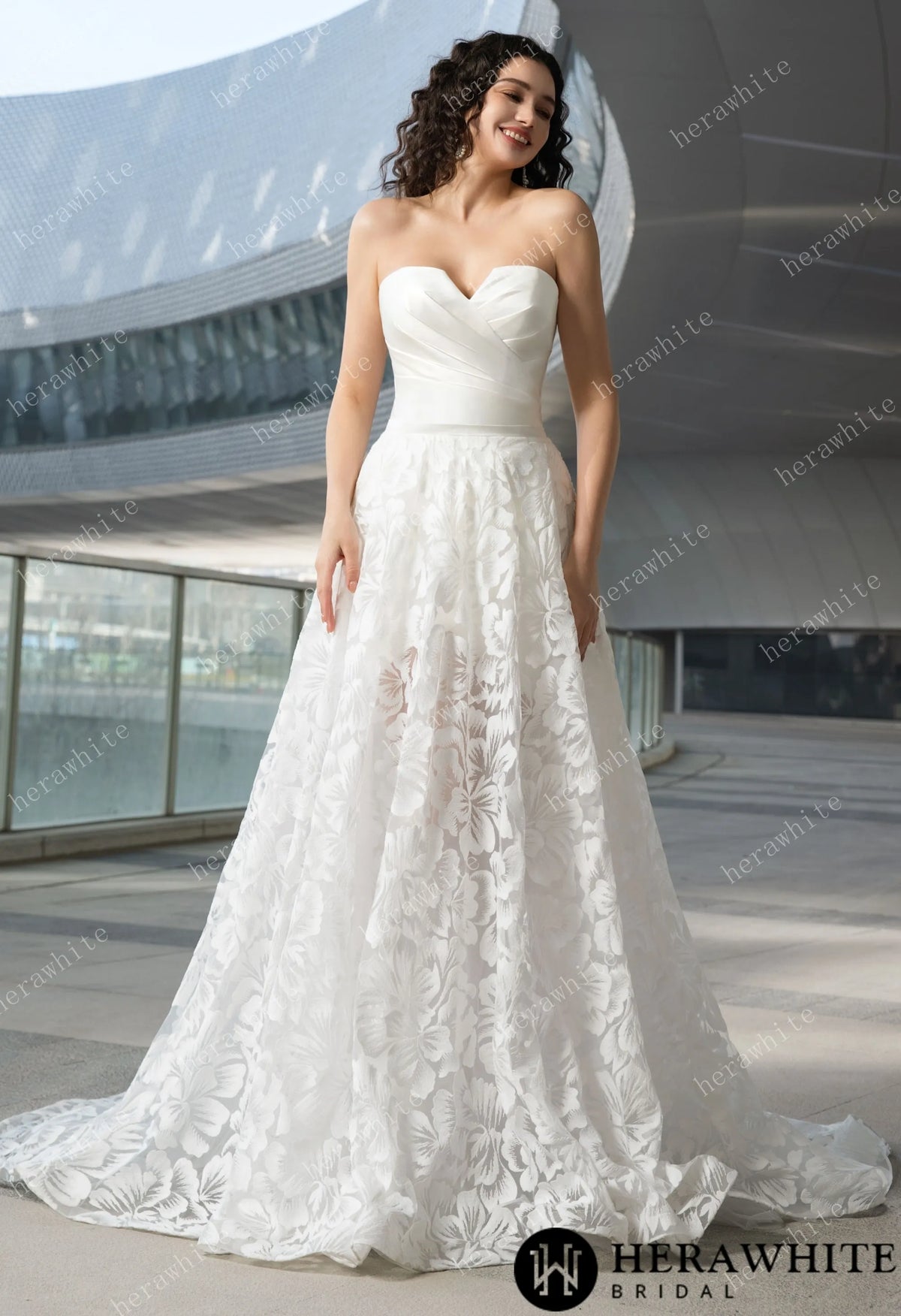 Convertible Two-Piece Wedding Dress: Detachable Overskirt with Sweetheart Short Skirts HW3606
