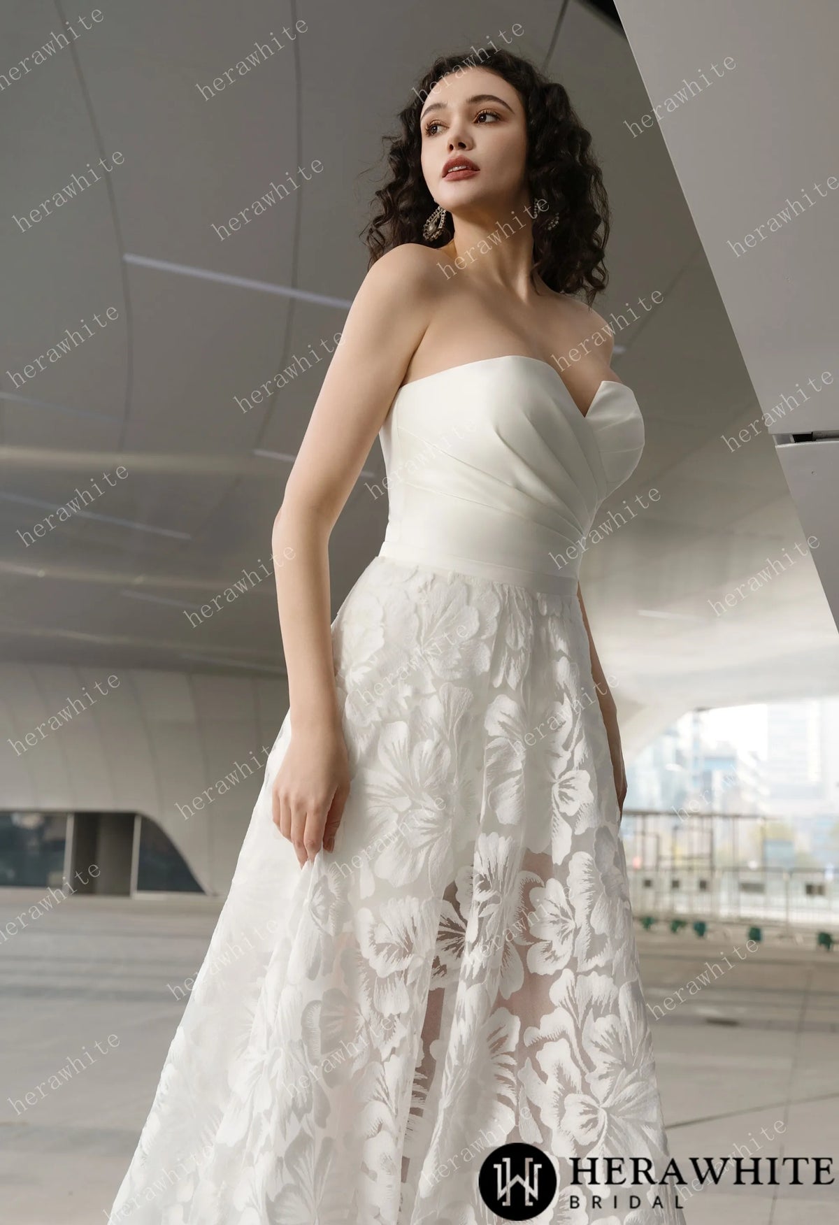 Convertible Two-Piece Wedding Dress: Detachable Overskirt with Sweetheart Short Skirts HW3606