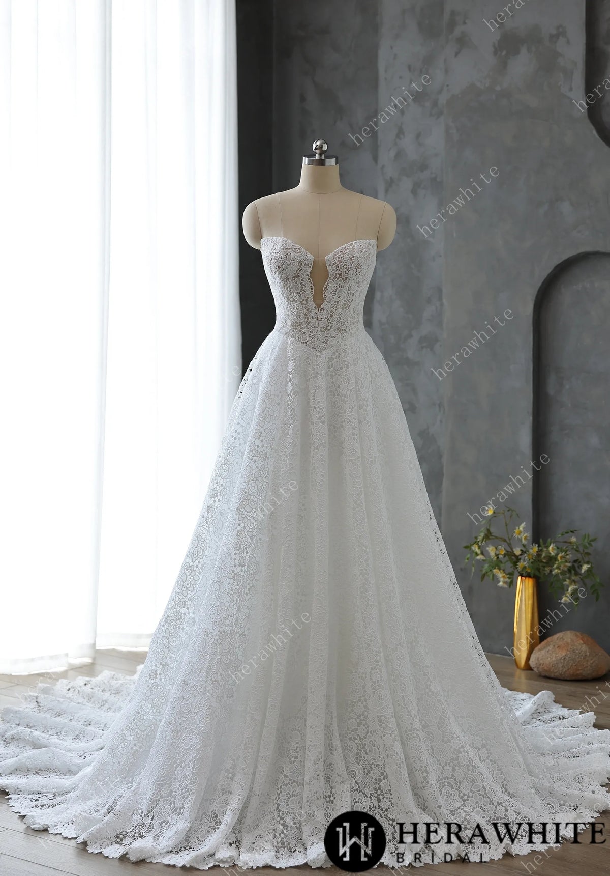 Sweetheart Neckline Keyhole Lace Ball Gown Wedding Dress HW3616