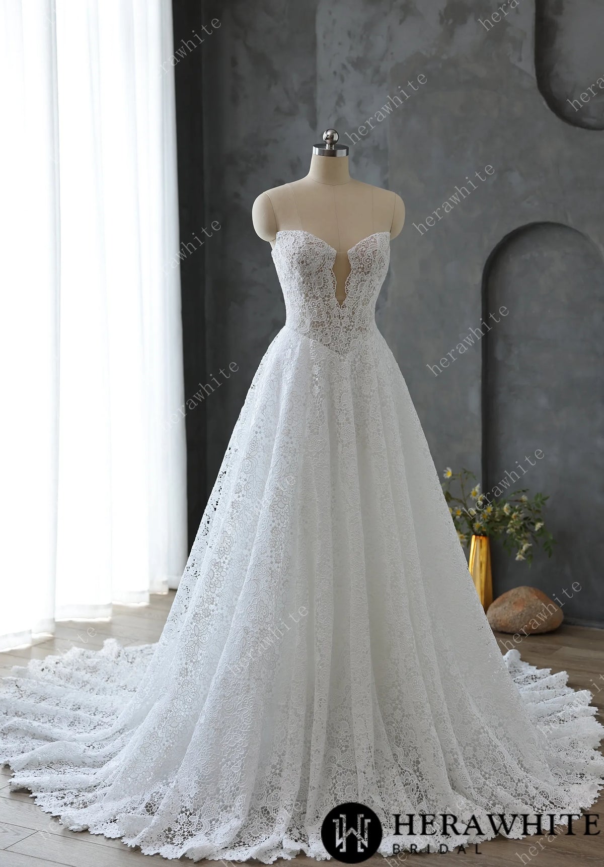 Sweetheart Neckline Keyhole Lace Ball Gown Wedding Dress HW3616
