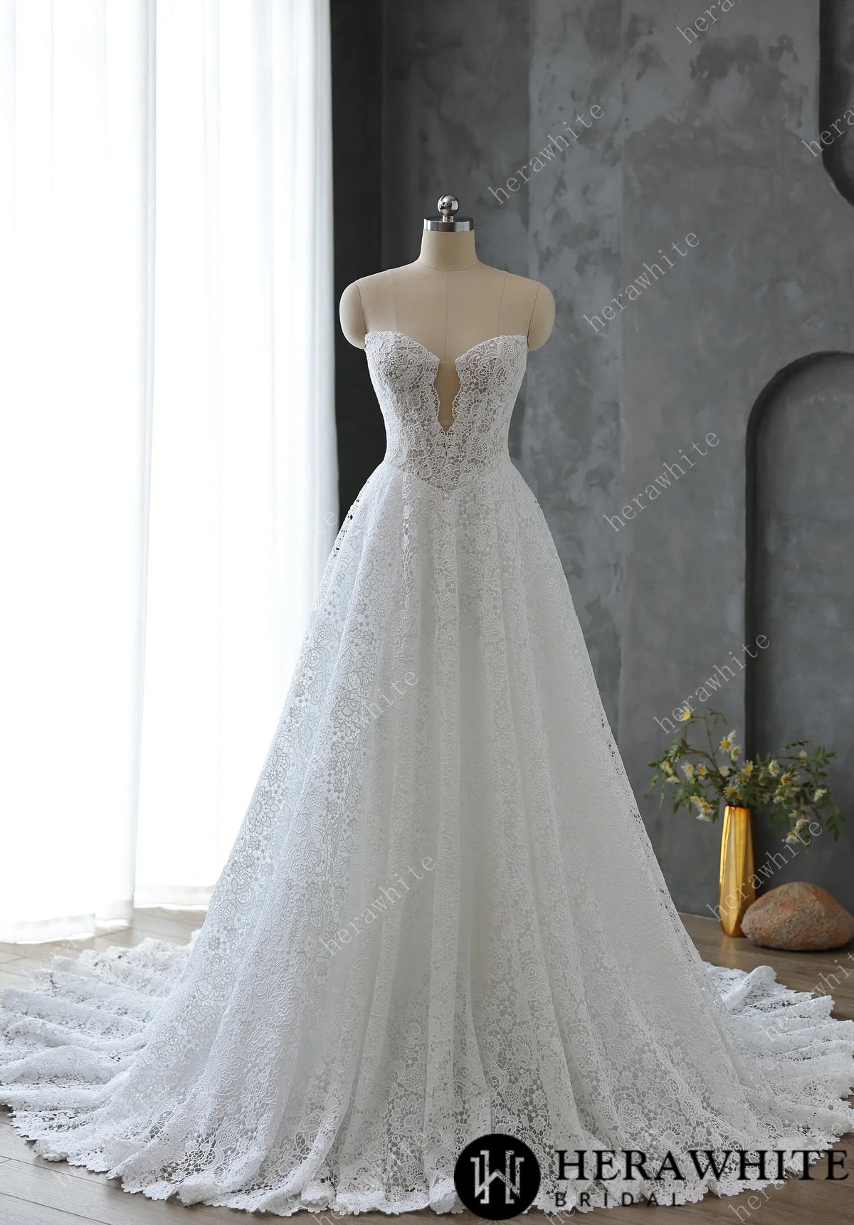 Sweetheart Neckline Keyhole Lace Ball Gown Wedding Dress HW3616