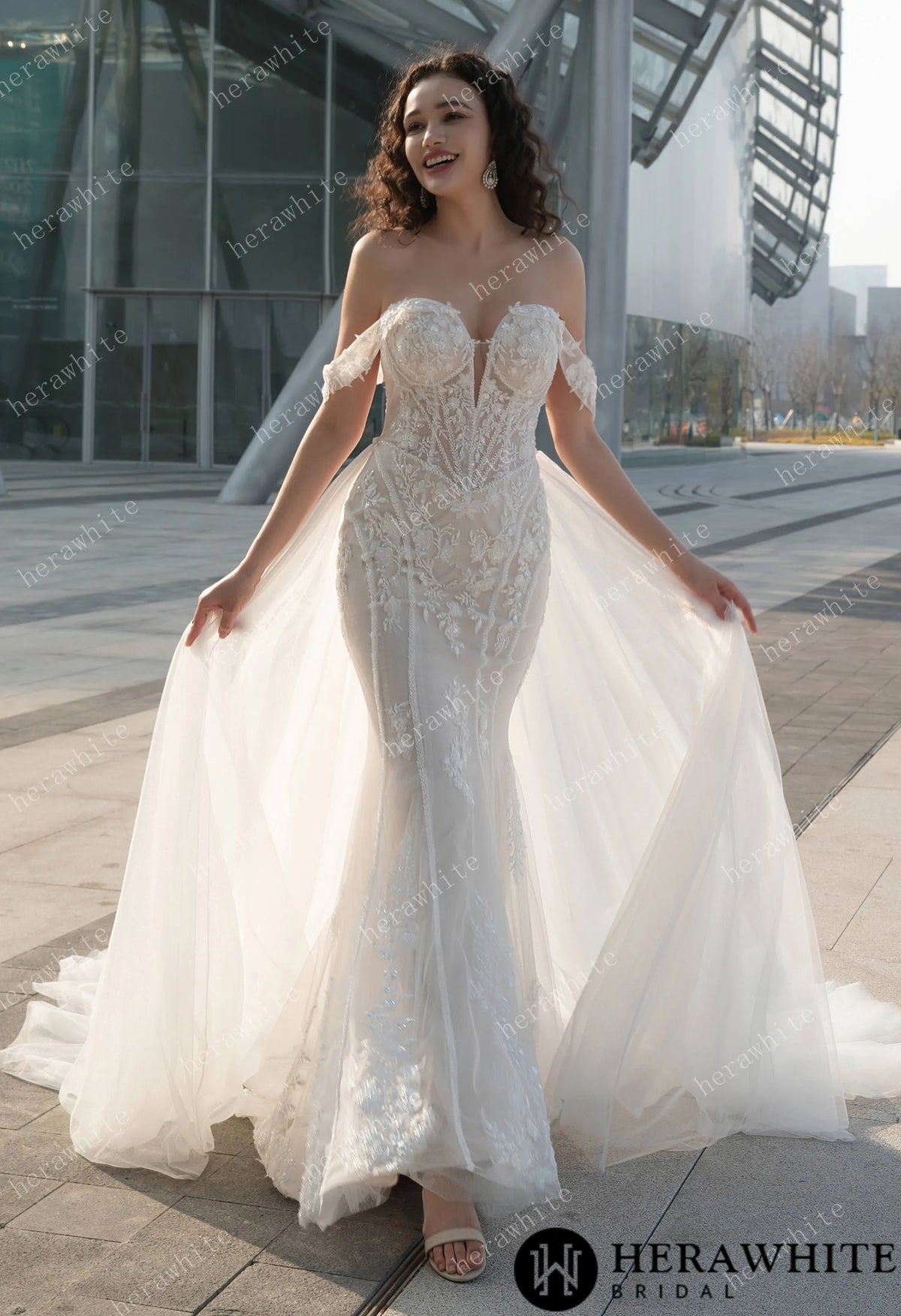 Enchanting Off-the-Shoulder Wedding Dress with Detachable Train – Lace Embroidery & Elegance Redefined HW3624