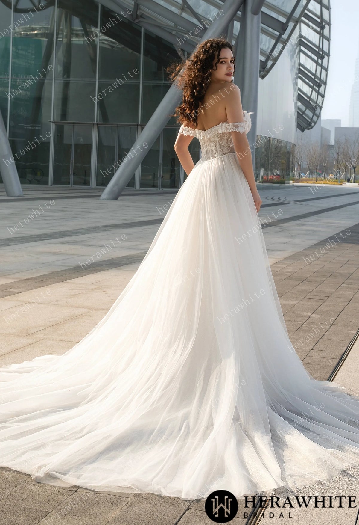 Enchanting Off-the-Shoulder Wedding Dress with Detachable Train – Lace Embroidery & Elegance Redefined HW3624