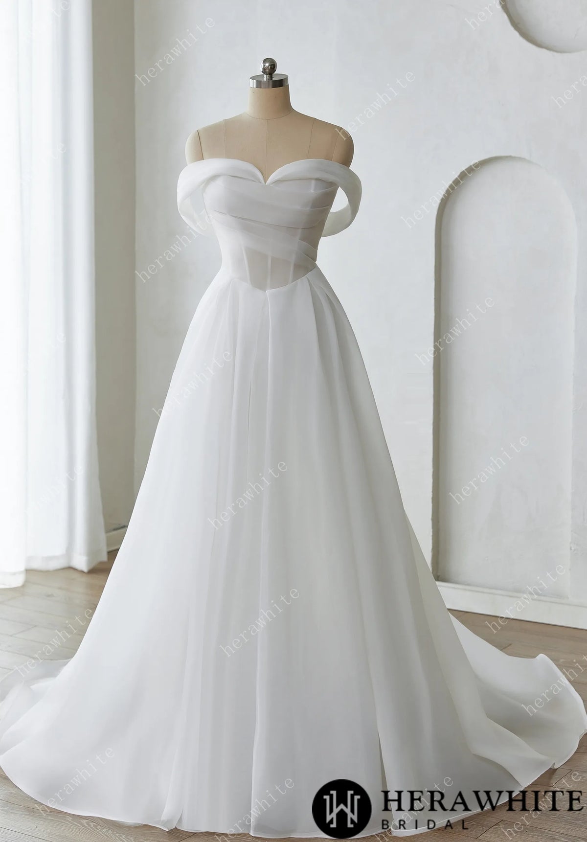 Romantic A-Line Wedding Dress with Detachable Off-Shoulder Straps and Pockets HW3640