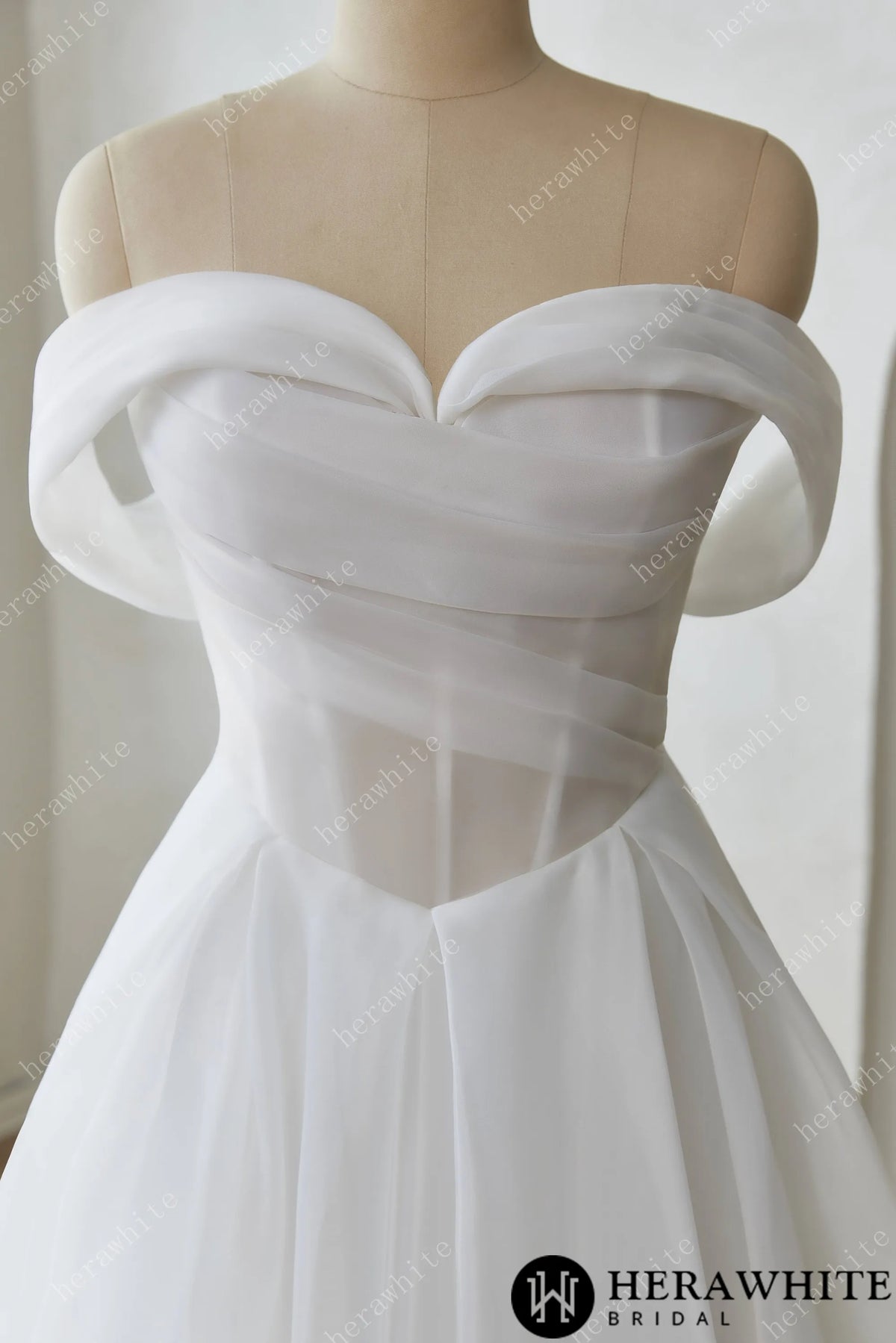 Romantic A-Line Wedding Dress with Detachable Off-Shoulder Straps and Pockets HW3640