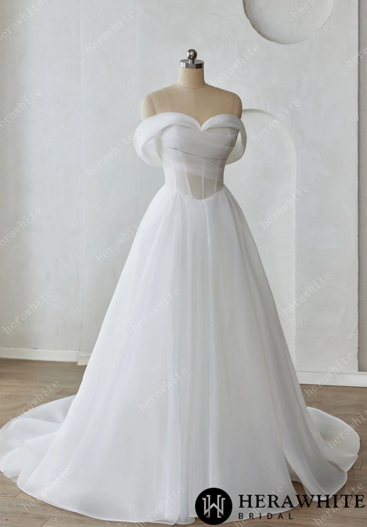 Romantic A-Line Wedding Dress with Detachable Off-Shoulder Straps and Pockets HW3640